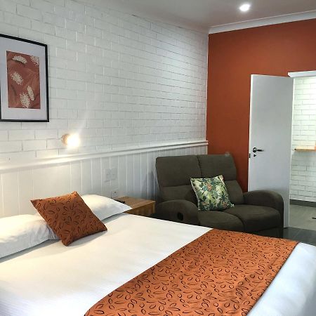 Gin Gin Village Motor Inn Motel Qld Buitenkant foto